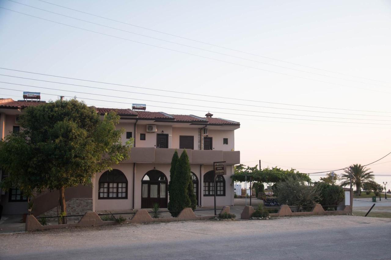 Palm Tree Apartments Psakoudia Buitenkant foto