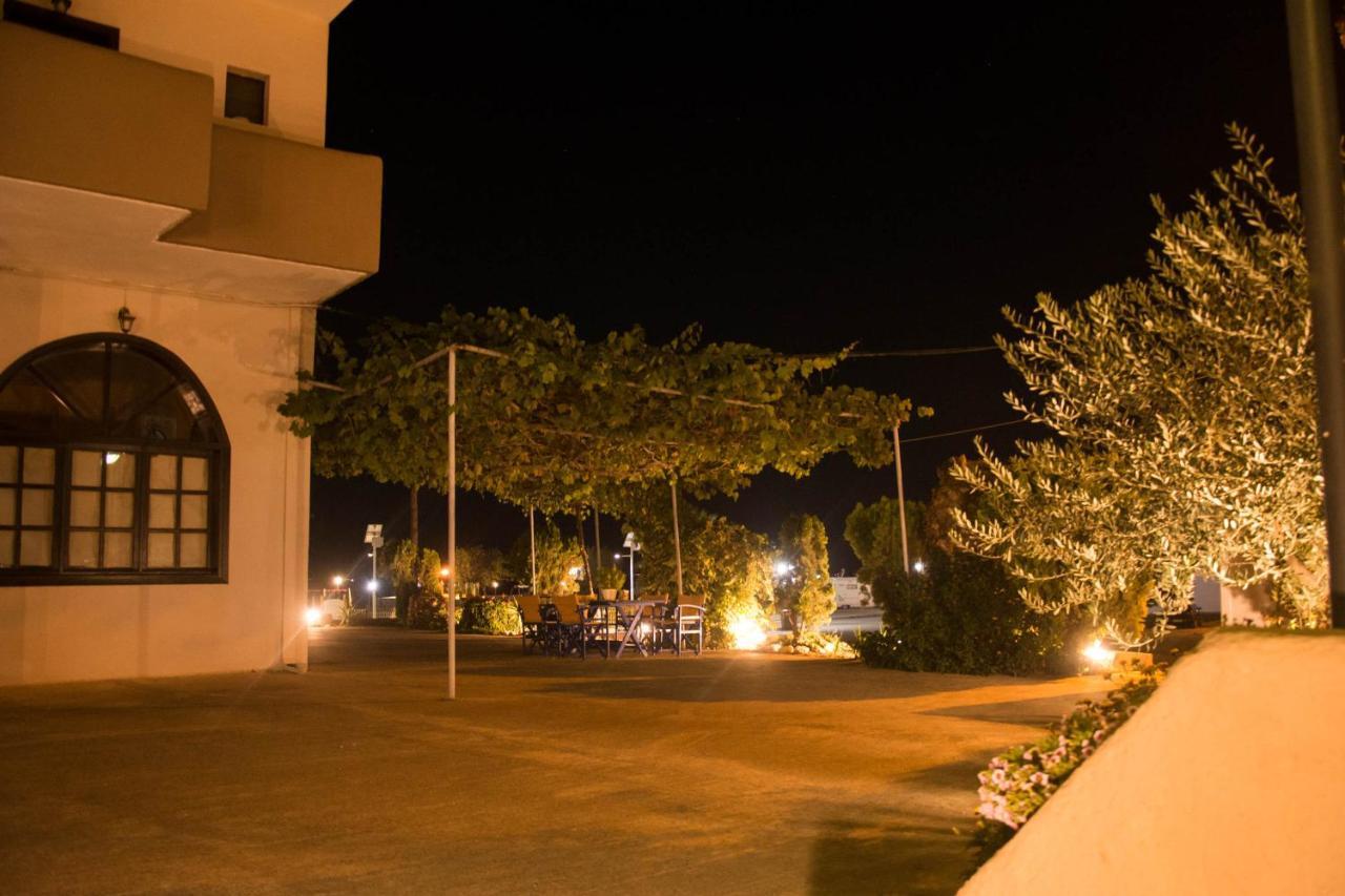 Palm Tree Apartments Psakoudia Buitenkant foto